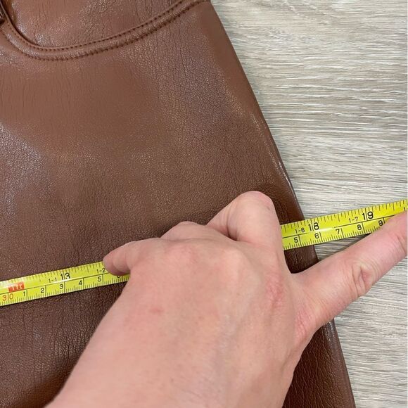 Wilfred Aritzia Chemistry Skirt Brown Faux Leather Stretchy Mini skirt sz 2 - Picture 5 of 10